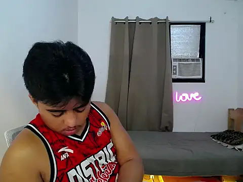 Hugecock2hundle intown online show from November 28, 7:38 pm