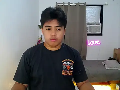 Hugecock2hundle intown online show from December 3, 4:05 pm