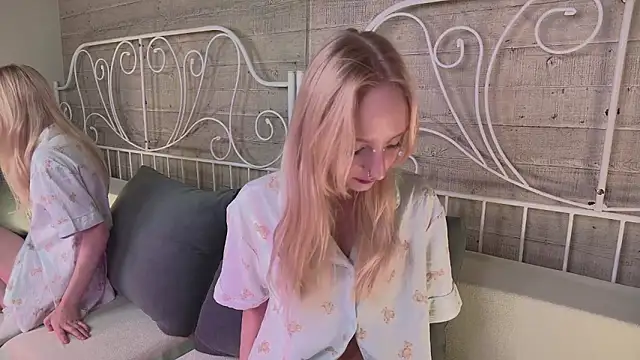 Snapshot of maya_snow chatting on November 7, 4:34 am maya snow online show from November 7, 4:34 am