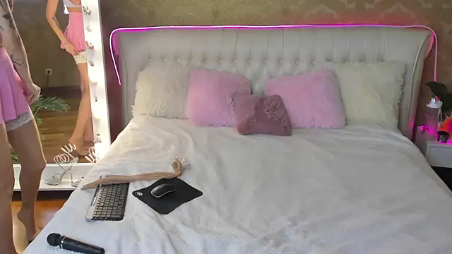 Snapshot of RosieBlossom chatting on September 16, 5:25 pm RosieBlossom online show from September 16, 5:25 pm