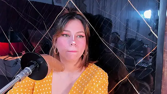 Snapshot of abby_blond_ chatting on October 3, 12:46 pm abby blond online show from October 3, 12:46 pm