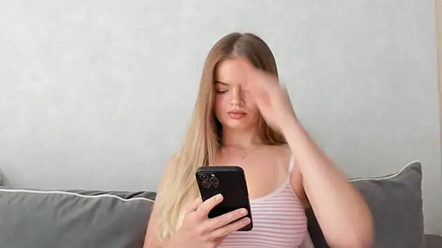 Snapshot of Sarah_keyy chatting on May 31, 6:09 pm Sarah keyy online show from May 31, 6:09 pm