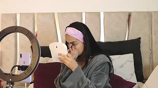 Snapshot of CamiJone chatting on February 21, 1:39 am CamiJone online show from February 21, 1:39 am