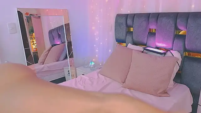 anitaglow online show from November 12, 10:52 pm