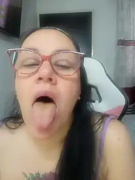 Snapshot of sweet_adele_ chatting on April 17, 4:54 pm sweet adele online show from April 17, 4:54 pm