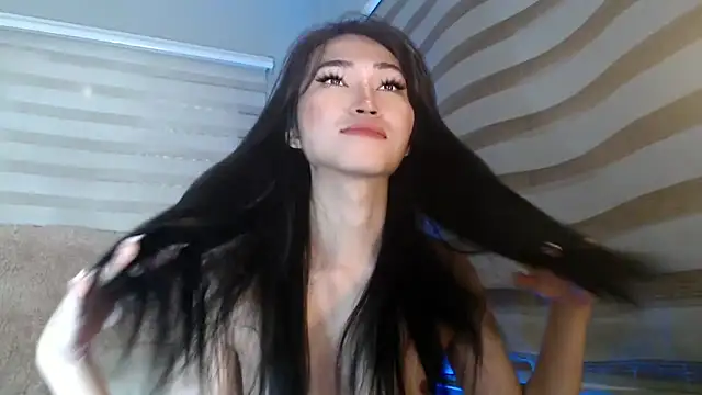 Snapshot of lovelychanel69xx chatting on October 4, 10:52 pm lovelychanel69xx online show from October 4, 10:52 pm