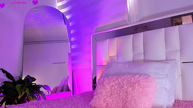 sara goddess01 online show from September 18, 6:10 pm