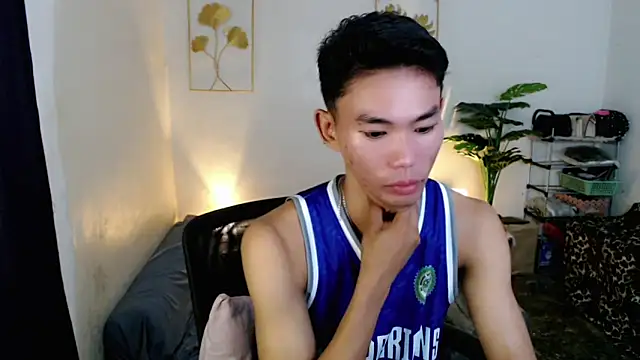 Snapshot of naughty_rence chatting on December 2, 8:37 pm naughty rence online show from December 2, 8:37 pm