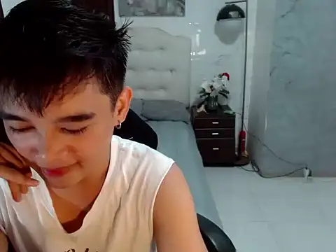 Snapshot of sexysam14 chatting on November 4, 5:28 am sexysam14 online show from November 4, 5:28 am