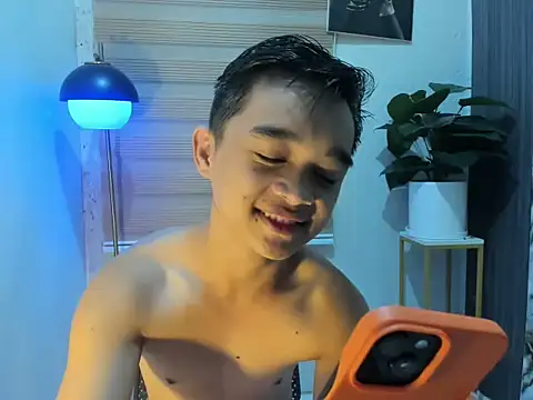 Snapshot of sexysam14 chatting on November 5, 1:49 am sexysam14 online show from November 5, 1:49 am