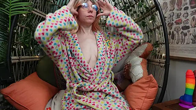 Snapshot of bendingofwillow chatting on December 14, 1:16 pm bendingofwillow online show from December 14, 1:16 pm