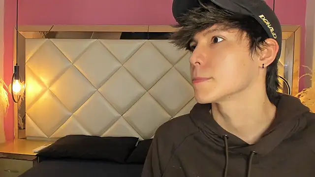 Daphne And Roger online show from September 18, 11:34 am