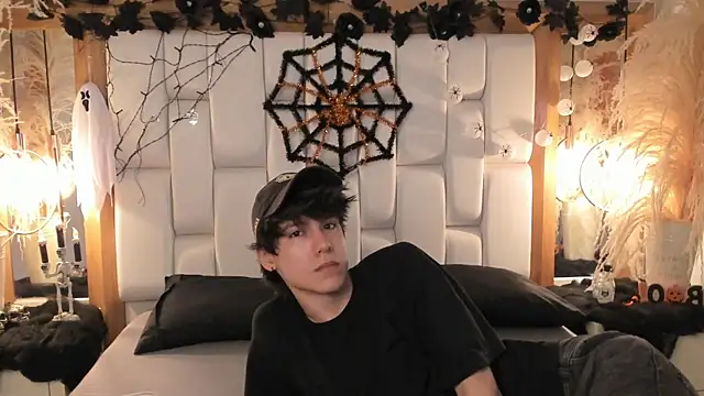 Daphne And Roger online show from October 7, 11:29 am