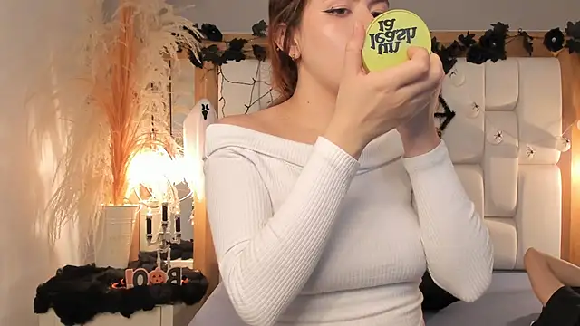 Daphne And Roger online show from October 13, 11:32 am