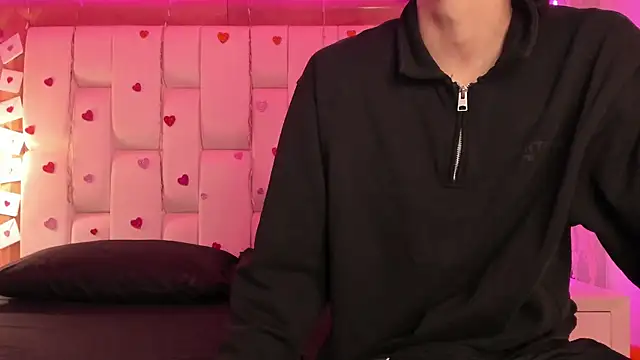 Daphne And Roger online show from February 21, 11:00 am