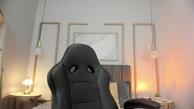 ivy collins  online show from April 19, 9:06 pm