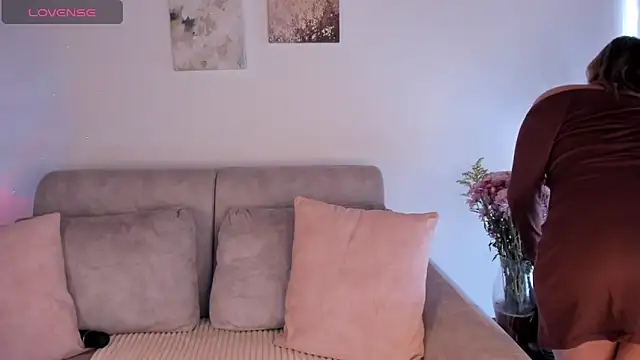 Snapshot of Estrer_collins chatting on September 16, 7:15 pm Estrer collins online show from September 16, 7:15 pm