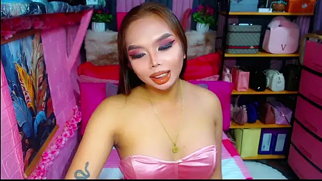 Snapshot of MoniqueCeleste chatting on October 8, 4:48 pm MoniqueCeleste online show from October 8, 4:48 pm