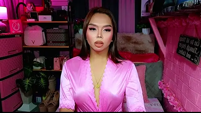 Snapshot of MoniqueCeleste chatting on October 27, 12:47 am MoniqueCeleste online show from October 27, 12:47 am