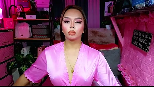 Snapshot of MoniqueCeleste chatting on October 28, 12:03 am MoniqueCeleste online show from October 28, 12:03 am