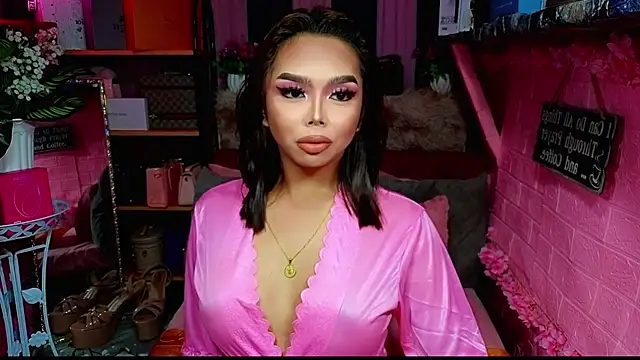 Snapshot of MoniqueCeleste chatting on November 22, 4:28 pm MoniqueCeleste online show from November 22, 4:28 pm