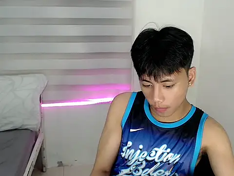 Snapshot of ynotyu chatting on October 4, 3:32 pm ynotyu online show from October 4, 3:32 pm