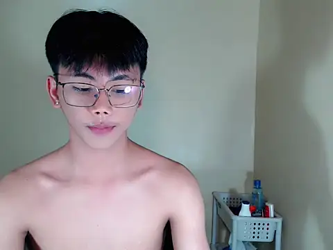 Snapshot of ynotyu chatting on November 5, 1:55 pm ynotyu online show from November 5, 1:55 pm