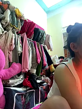 Snapshot of Aghenh chatting on December 3, 11:52 am Aghenh online show from December 3, 11:52 am