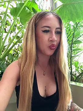 Snapshot of asraifae chatting on October 28, 12:58 am asraifae online show from October 28, 12:58 am