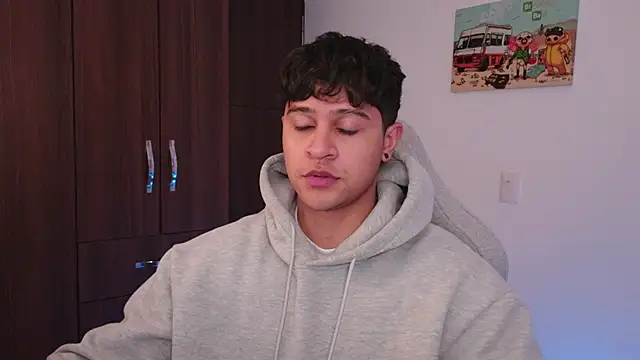 Snapshot of domsantiago_ chatting on September 15, 12:10 am domsantiago online show from September 15, 12:10 am