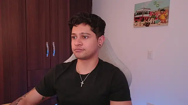 Snapshot of domsantiago_ chatting on September 18, 1:18 am domsantiago online show from September 18, 1:18 am