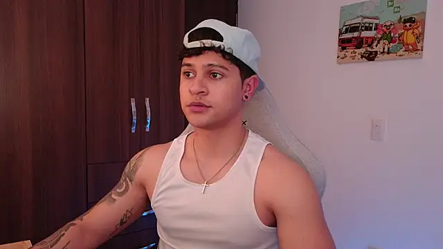 Snapshot of domsantiago_ chatting on September 20, 2:01 am domsantiago online show from September 20, 2:01 am