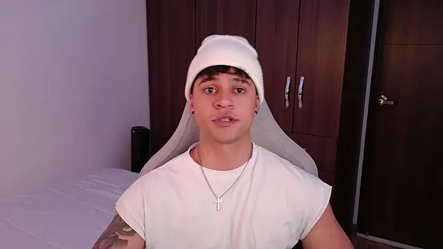 Snapshot of domsantiago_ chatting on September 21, 3:52 am domsantiago online show from September 21, 3:52 am