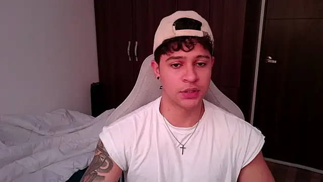 Snapshot of domsantiago_ chatting on September 21, 3:57 pm domsantiago online show from September 21, 3:57 pm