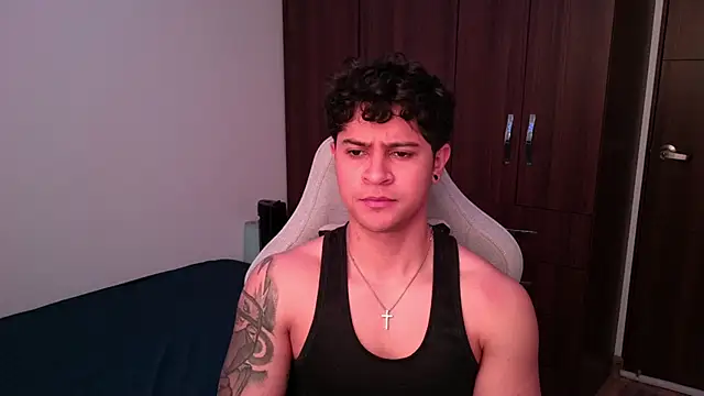 Snapshot of domsantiago_ chatting on October 6, 3:31 pm domsantiago online show from October 6, 3:31 pm