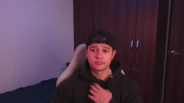 Snapshot of domsantiago_ chatting on October 11, 3:06 am domsantiago online show from October 11, 3:06 am