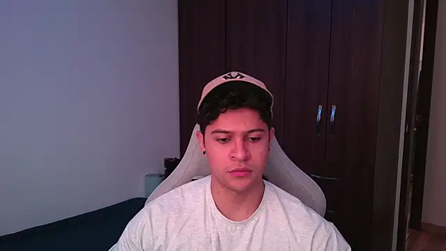 Snapshot of domsantiago_ chatting on October 11, 6:06 pm domsantiago online show from October 11, 6:06 pm