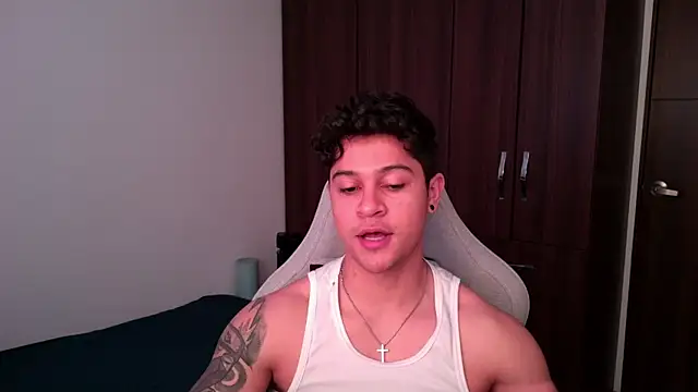 Snapshot of domsantiago_ chatting on October 13, 3:01 pm domsantiago online show from October 13, 3:01 pm