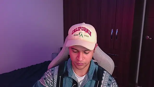 Snapshot of domsantiago_ chatting on October 14, 3:07 am domsantiago online show from October 14, 3:07 am