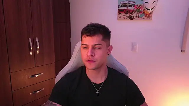 Snapshot of domsantiago_ chatting on October 18, 1:41 am domsantiago online show from October 18, 1:41 am