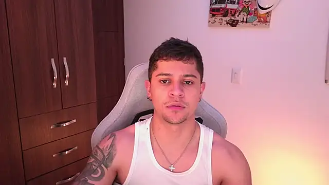 Snapshot of domsantiago_ chatting on October 28, 1:20 am domsantiago online show from October 28, 1:20 am