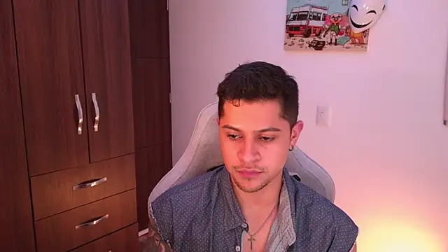 Snapshot of domsantiago_ chatting on October 31, 1:39 am domsantiago online show from October 31, 1:39 am