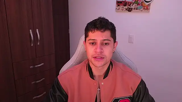 Snapshot of domsantiago_ chatting on November 10, 12:20 am domsantiago online show from November 10, 12:20 am