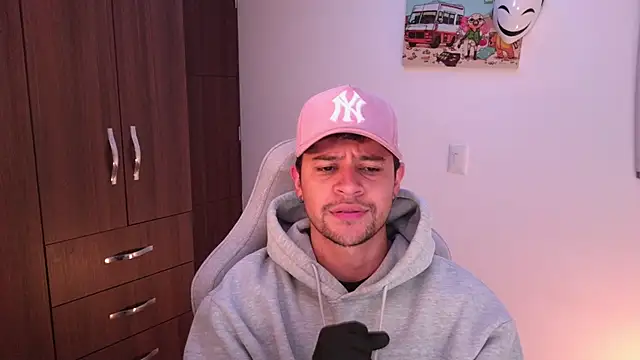 Snapshot of domsantiago_ chatting on November 22, 2:21 am domsantiago online show from November 22, 2:21 am