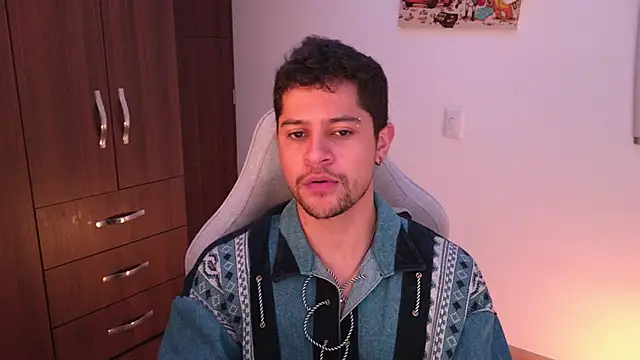 Snapshot of domsantiago_ chatting on November 25, 3:06 am domsantiago online show from November 25, 3:06 am