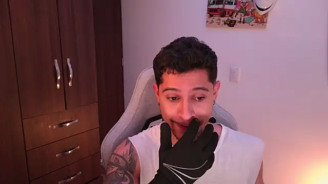 Snapshot of domsantiago_ chatting on December 1, 2:38 am domsantiago online show from December 1, 2:38 am