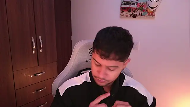 Snapshot of domsantiago_ chatting on December 2, 2:39 am domsantiago online show from December 2, 2:39 am