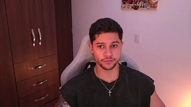 Snapshot of domsantiago_ chatting on December 5, 2:09 am domsantiago online show from December 5, 2:09 am