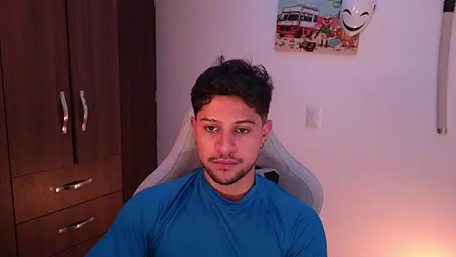 Snapshot of domsantiago_ chatting on December 18, 2:39 am domsantiago online show from December 18, 2:39 am