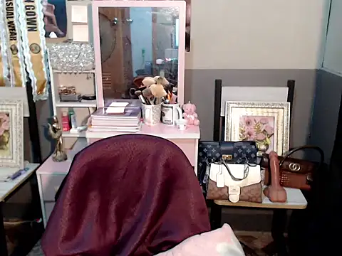 Snapshot of miya_khali chatting on November 5, 6:02 am miya khali online show from November 5, 6:02 am